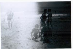EIF D ORANIE 60 a gauche moi max avec rene a la plage a oran 001